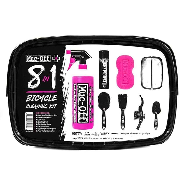 Kit di pulizia Muc-Off 8 in 1 con il suo secchio, le spazzole e i flaconi