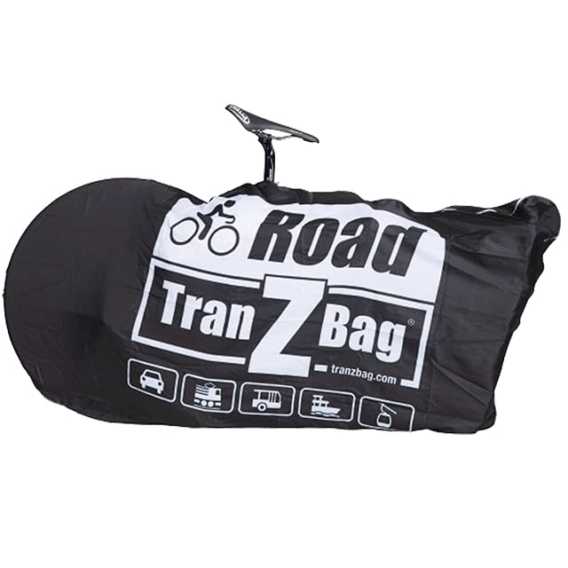 EVOC TranZbag ROAD ripiegata nel suo minuscolo sacchetto accanto a una bici da strada
